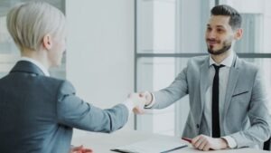 Generationenwechsel am Arbeitsmarkt: Warum Headhunter heute entscheidender sind denn je 